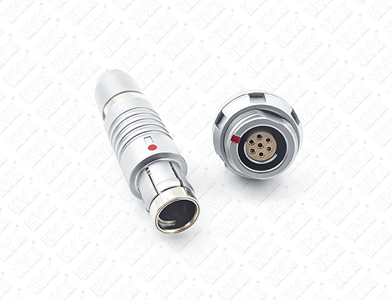 如何確保插拔自鎖連接器的兼容性？